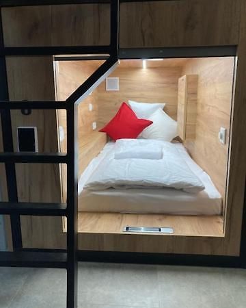Capsule Hostel Zizkov Tower Прага Екстер'єр фото