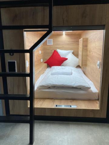 Capsule Hostel Zizkov Tower Прага Екстер'єр фото