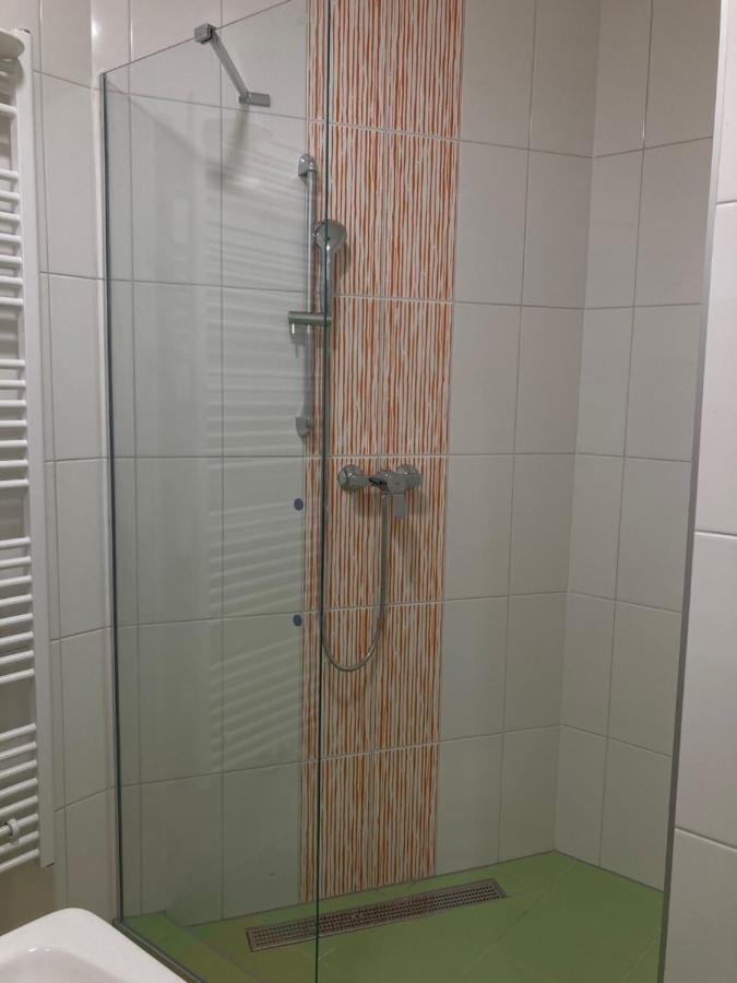 Capsule Hostel Zizkov Tower Прага Екстер'єр фото
