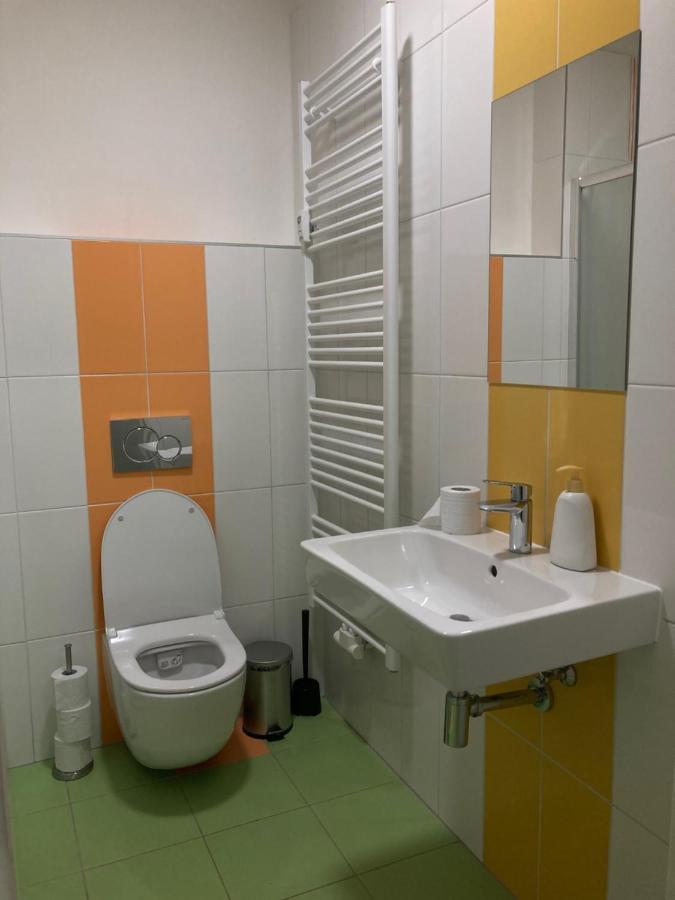 Capsule Hostel Zizkov Tower Прага Екстер'єр фото