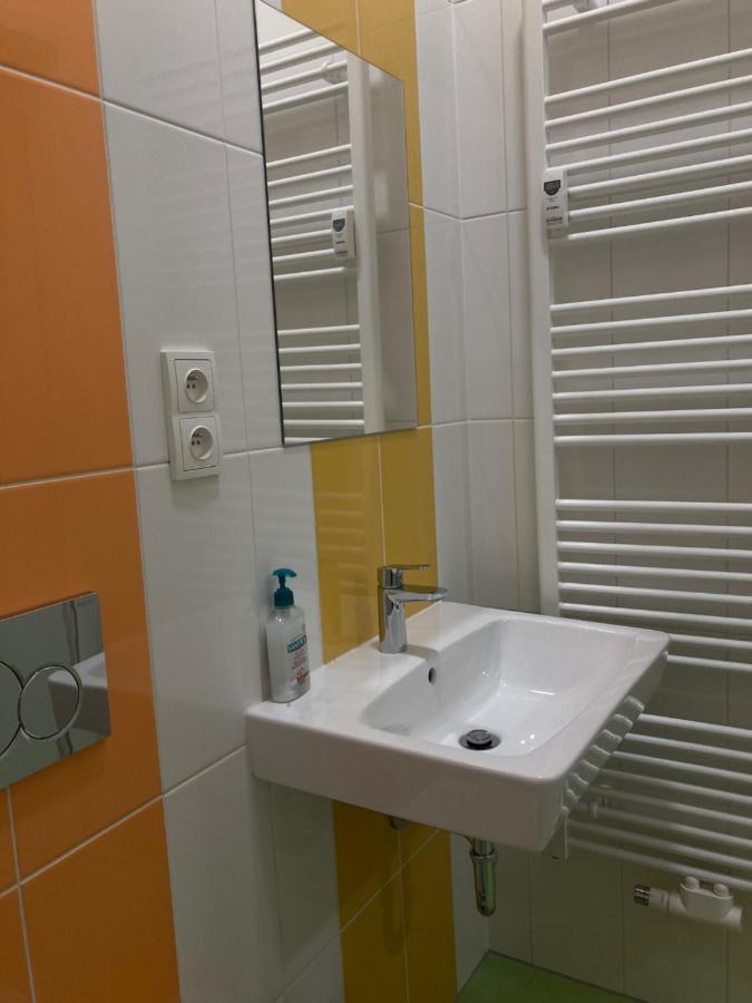 Capsule Hostel Zizkov Tower Прага Екстер'єр фото