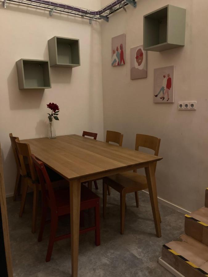 Capsule Hostel Zizkov Tower Прага Екстер'єр фото